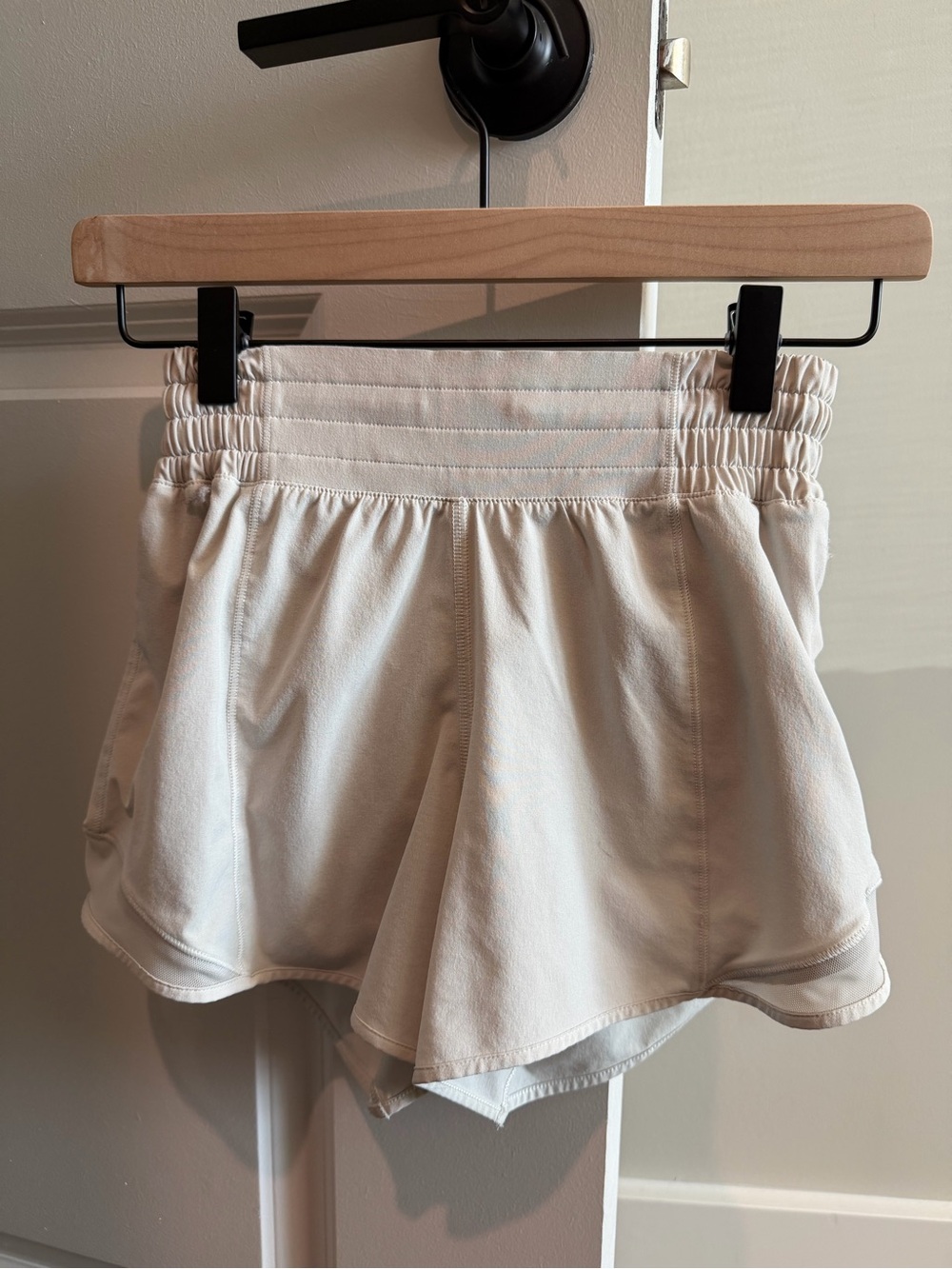 lululemon - Hotty Hot High-Rise Lined Short 4”, 2, Bone